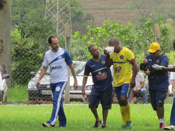 Cafu -_contuso_nariz