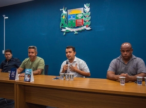 Prefeitura entrega uniformes para clubes amadores e rurais