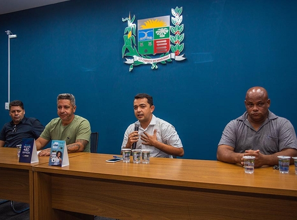 Prefeitura entrega uniformes para clubes amadores e rurais