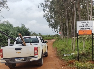 Ponte sobre o Ribeirão Pirapetinga está interditada