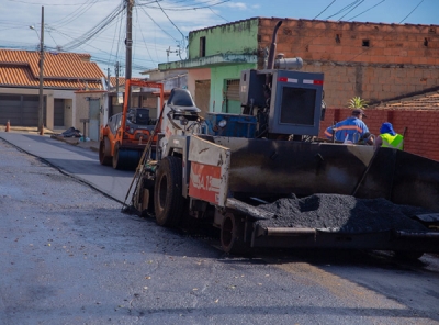Prefeitura de Araxá revitaliza ruas do bairro Domingos Zema