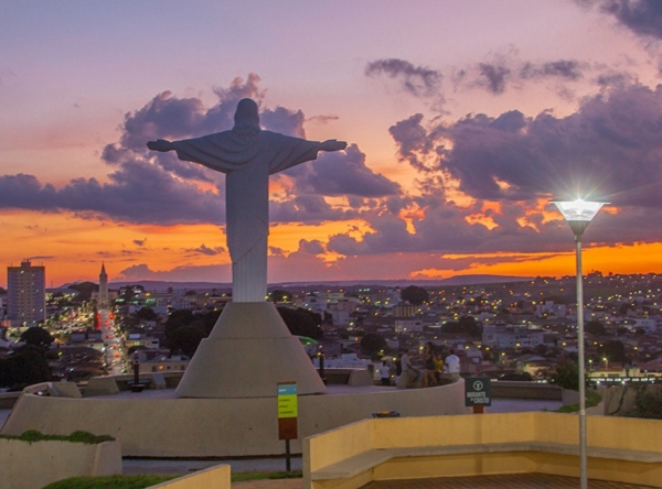 Araxá se destaca em ranking de maiores renda média de MG