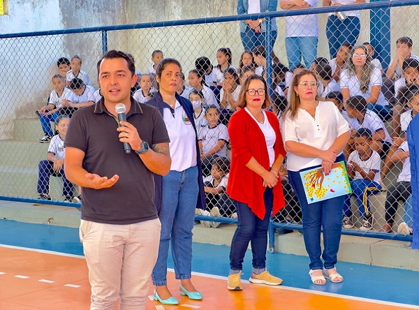 Prefeitura de Araxá reinaugura ginásio da Escola Manoela Lemos