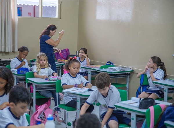 Intérpretes em Libras garantem inclusão nas escolas