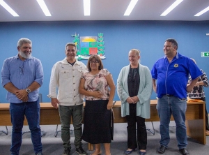 Entrega de óculos de grau para pessoas carentes