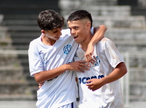 Dínamo sub-17 goleia Manchester, em Araxá