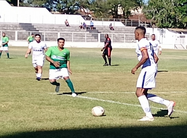 Dínamo goleia União, garante vaga na Copa dos Campeões