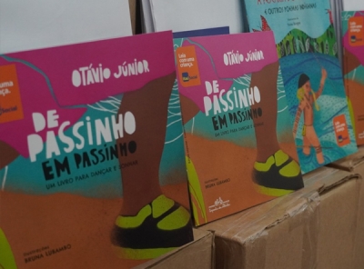 Alunos da Prefeitura são contemplados com livros