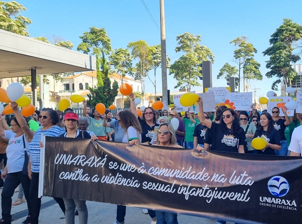 Caminhada em combate à violência sexual contra crianças