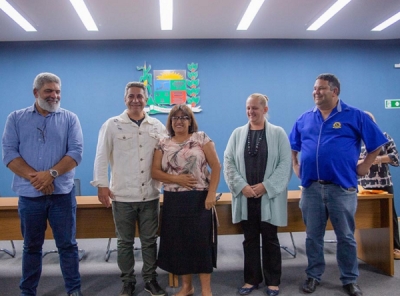 Entrega de óculos de grau para pessoas carentes