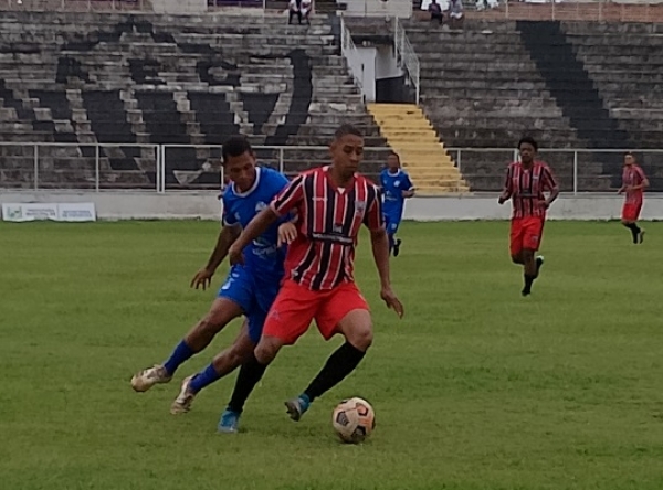 Empate entre Vila e Dínamo, deixa vaga na final do Amador em aberto